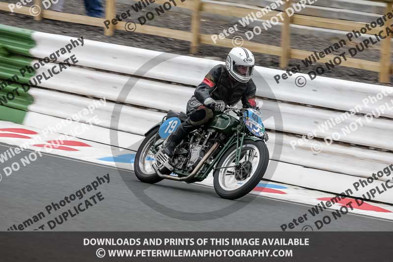 Vintage motorcycle club;eventdigitalimages;mallory park;mallory park trackday photographs;no limits trackdays;peter wileman photography;trackday digital images;trackday photos;vmcc festival 1000 bikes photographs